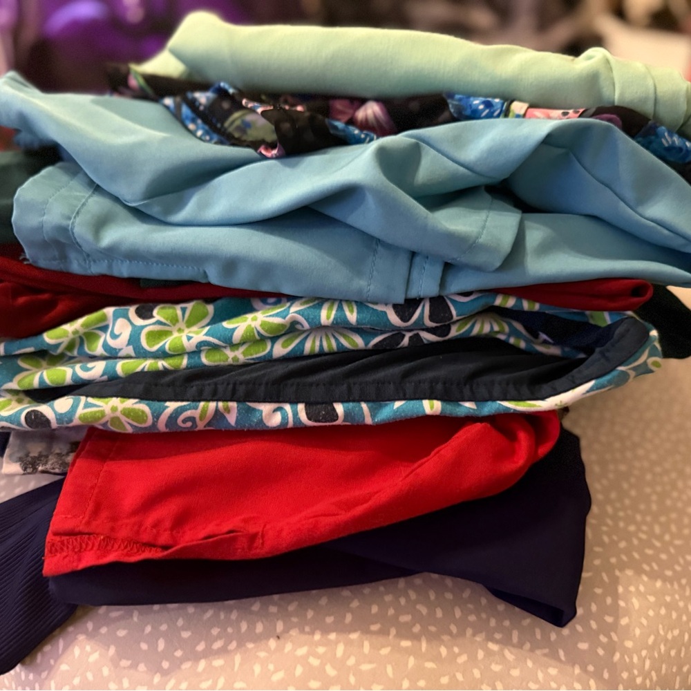 Scrubs! Lot of 9 scrubs. Grey’ Anatomy, Healing hands, Cherokee see description